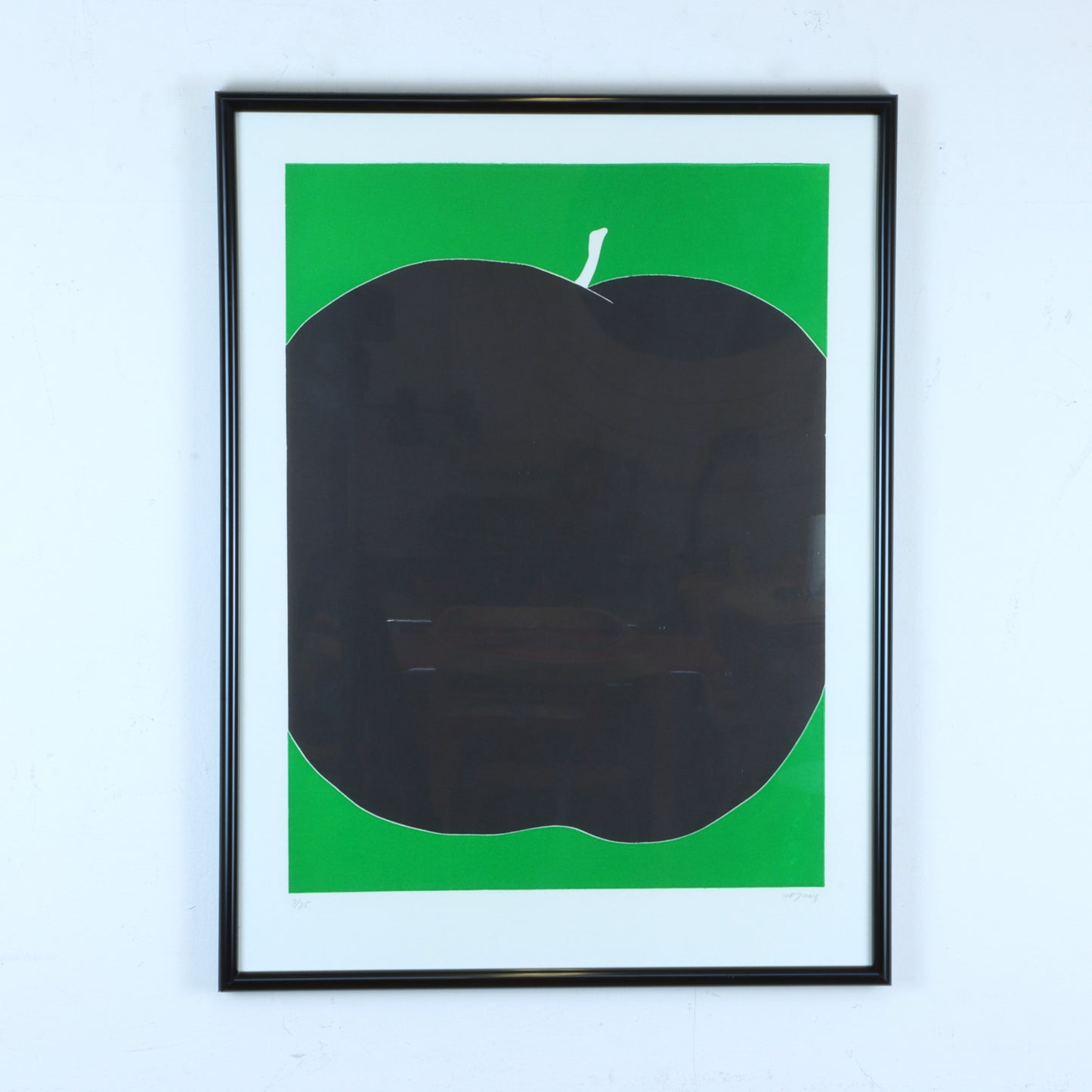 Apple by Thom De Jong