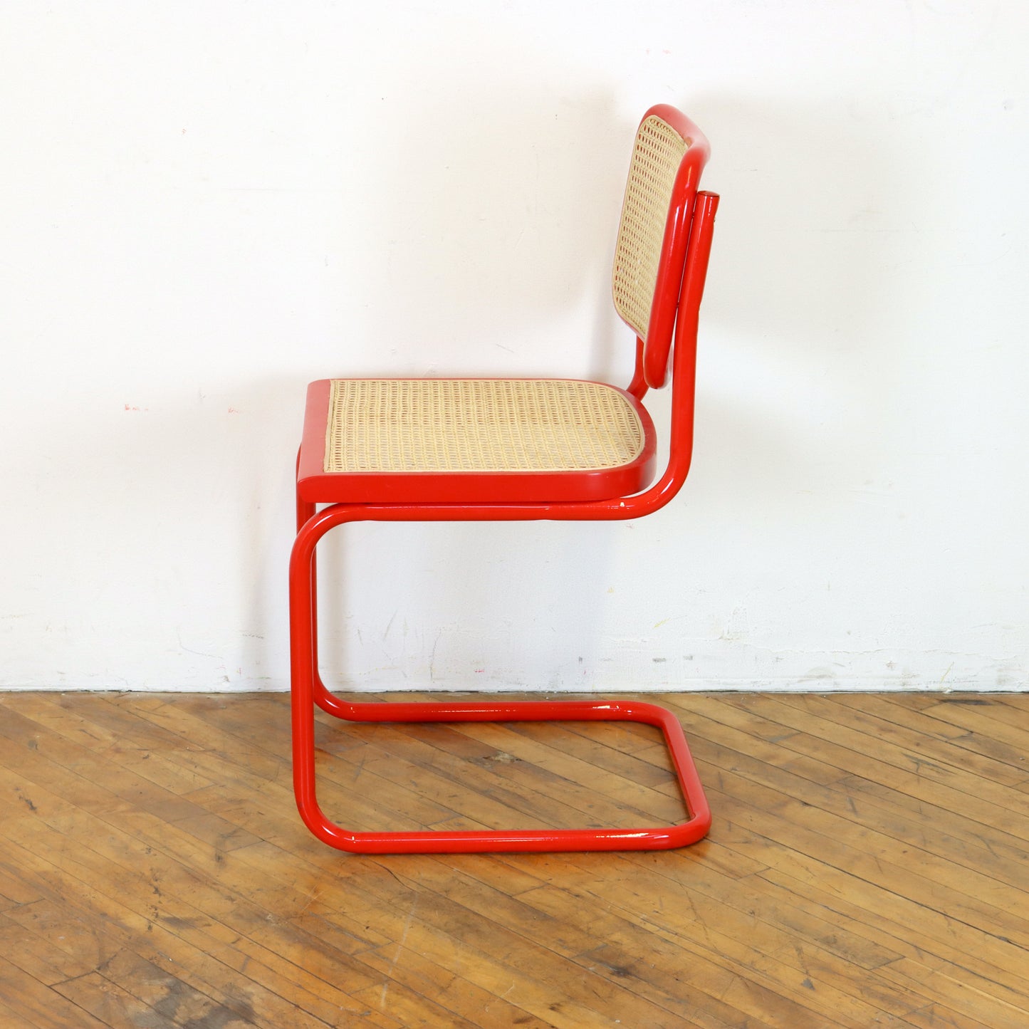Monochrome Red Cesca