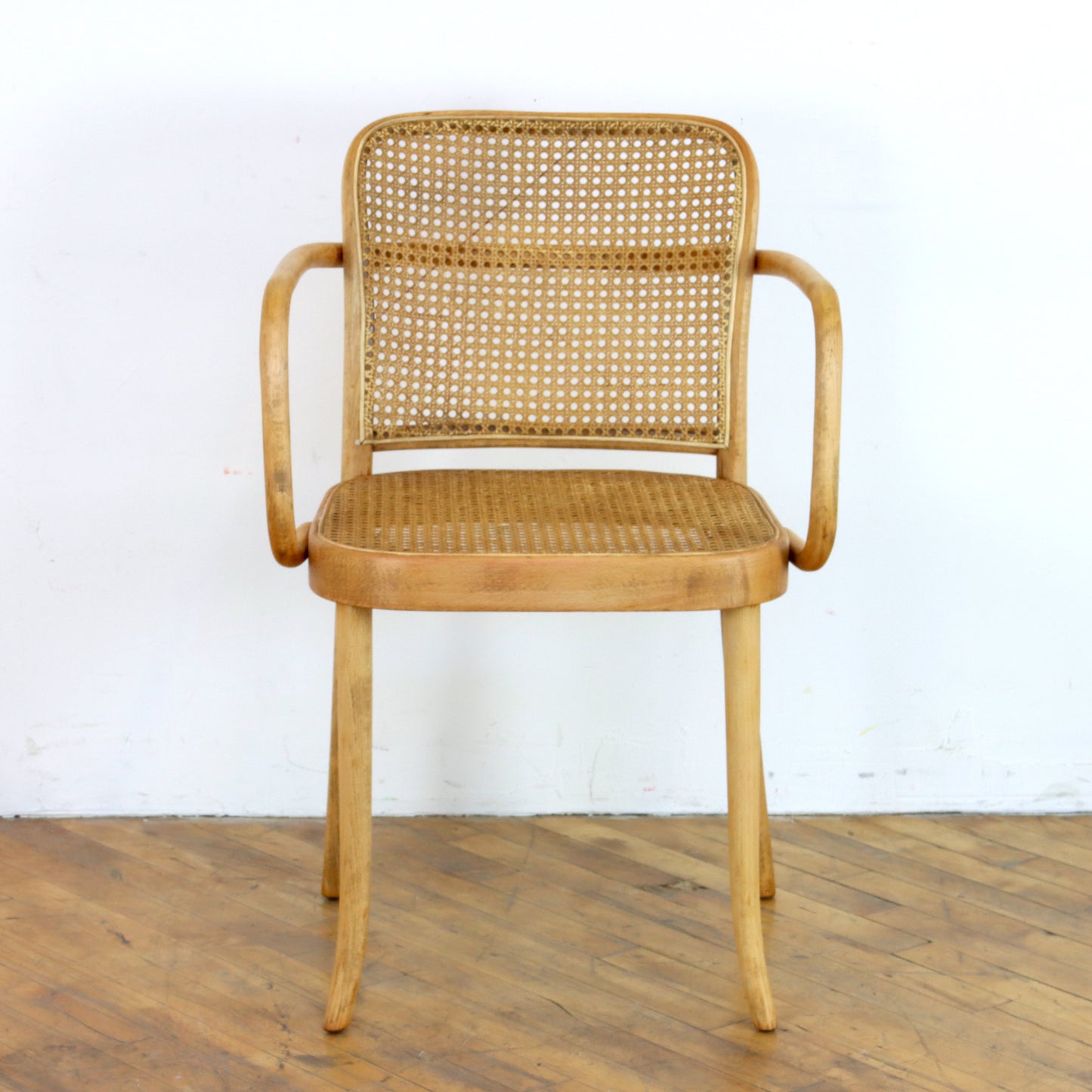Vintage 811 Prague Chair