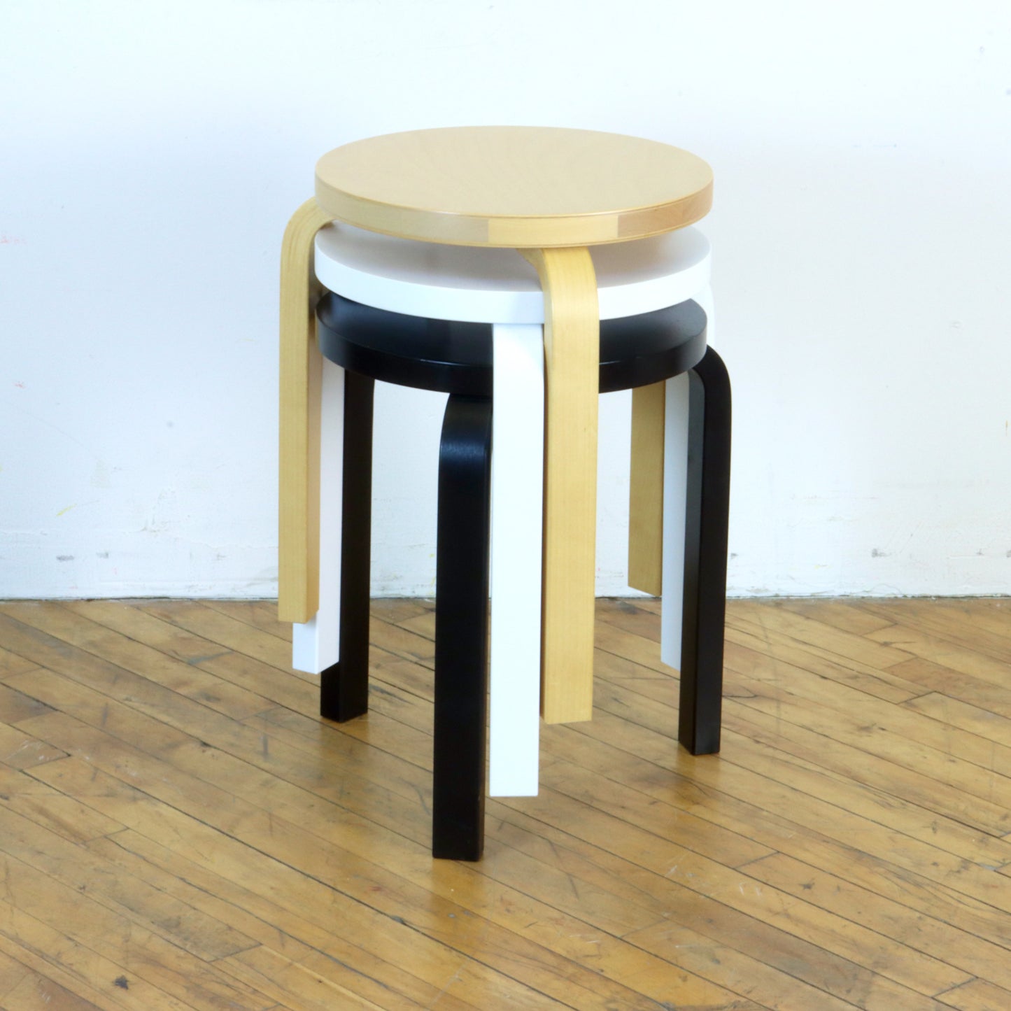 Alvar Aalto Stool 60, White