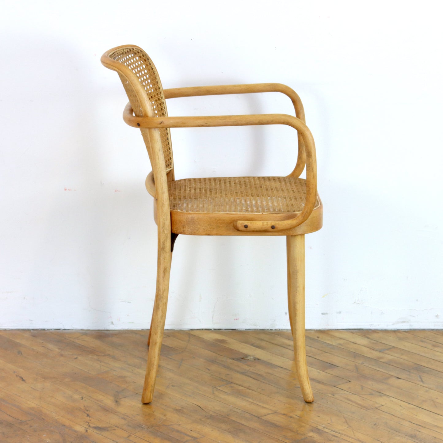 Vintage 811 Prague Chair