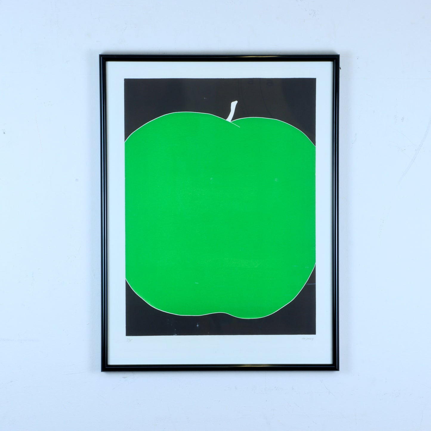 Apple by Thom De Jong