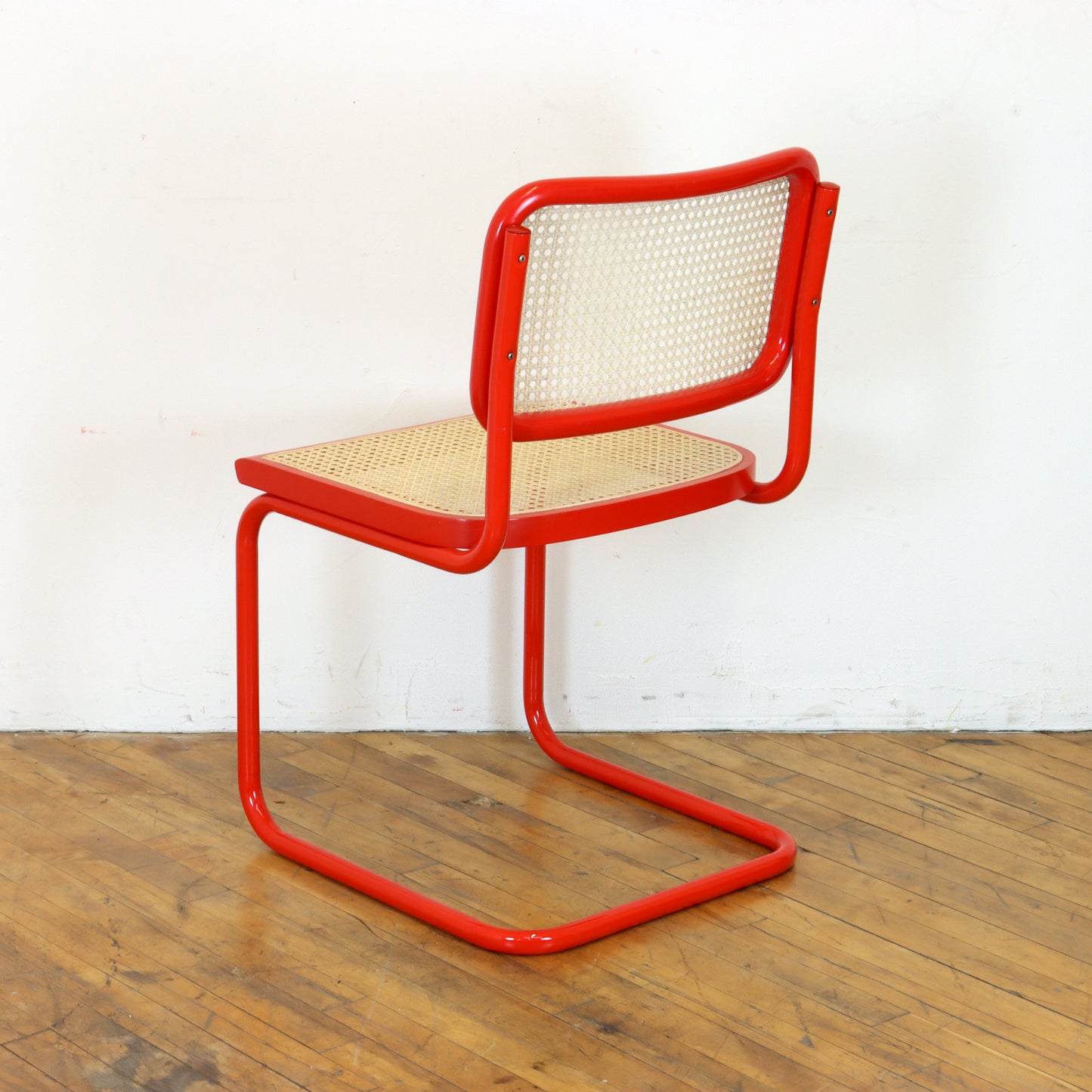 Monochrome Red Cesca