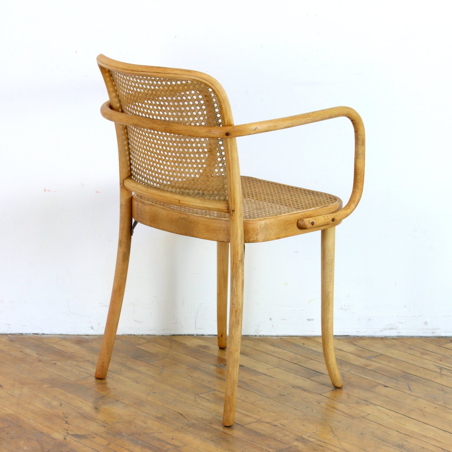 Vintage 811 Prague Chair