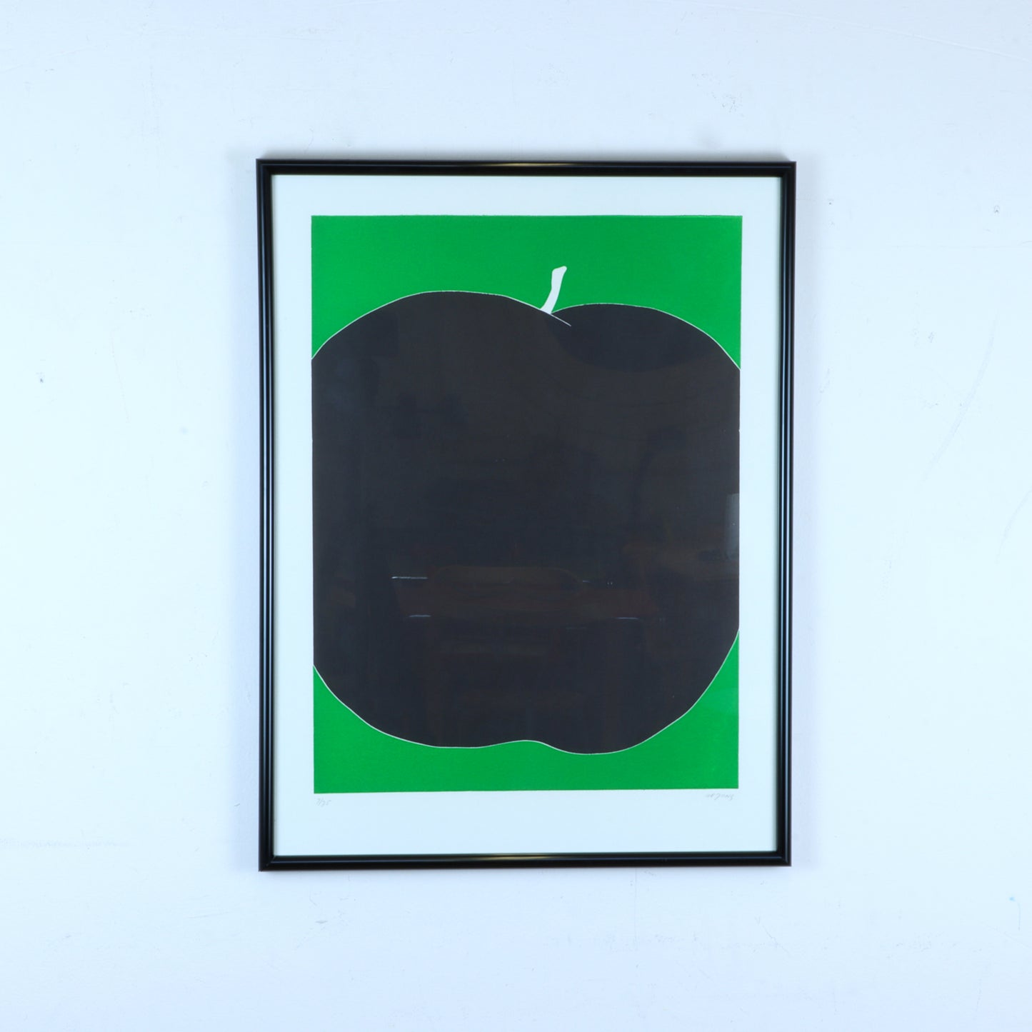 Apple by Thom De Jong