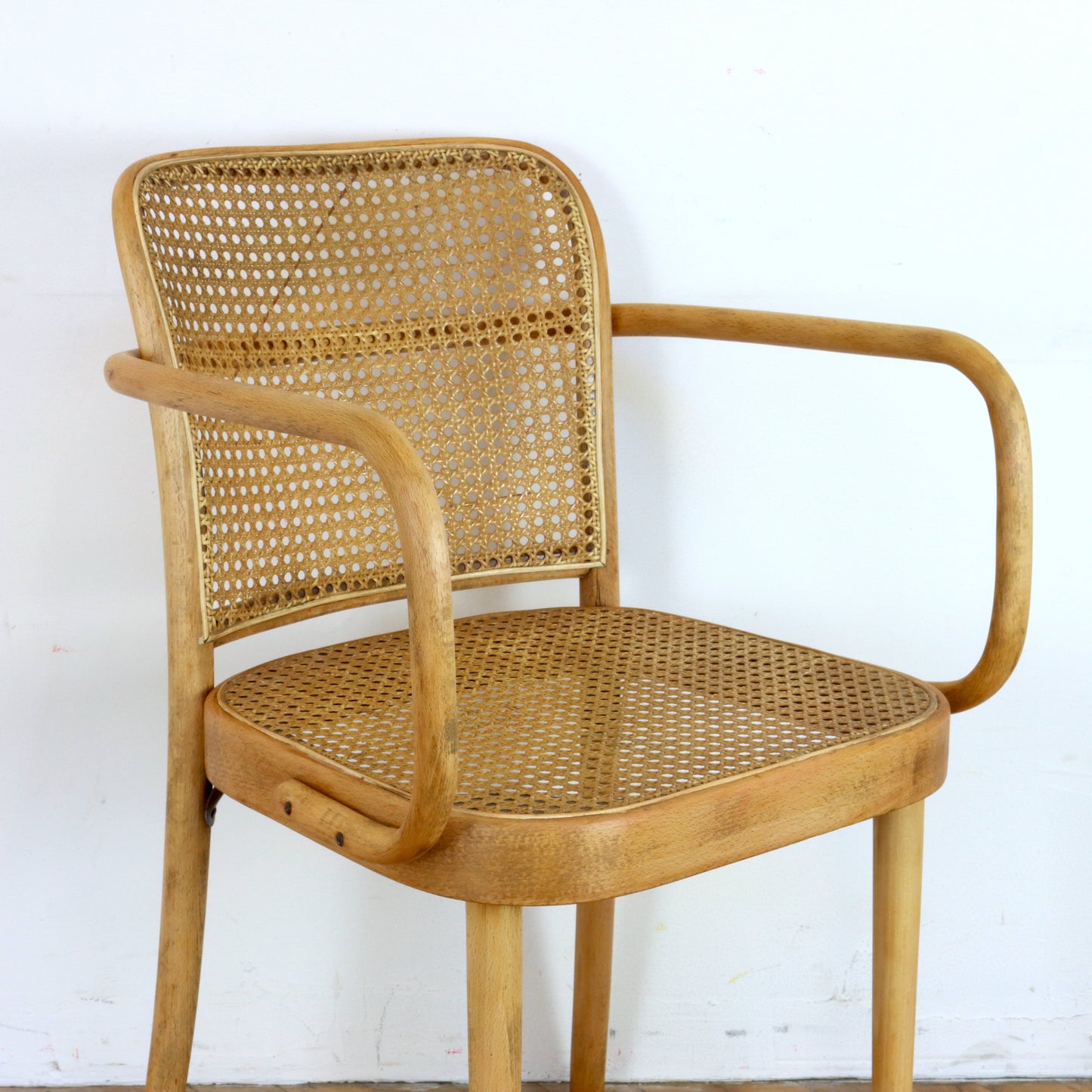 Vintage 811 Prague Chair