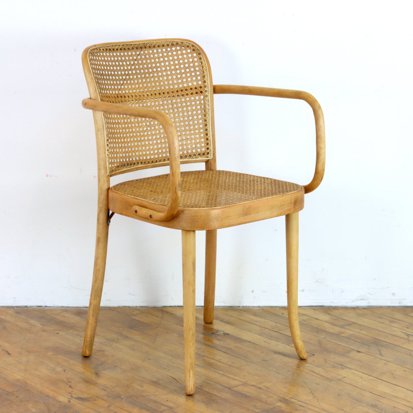 Vintage 811 Prague Chair