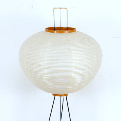 Vintage Isamu Noguchi 10A Akari Floor Lamp