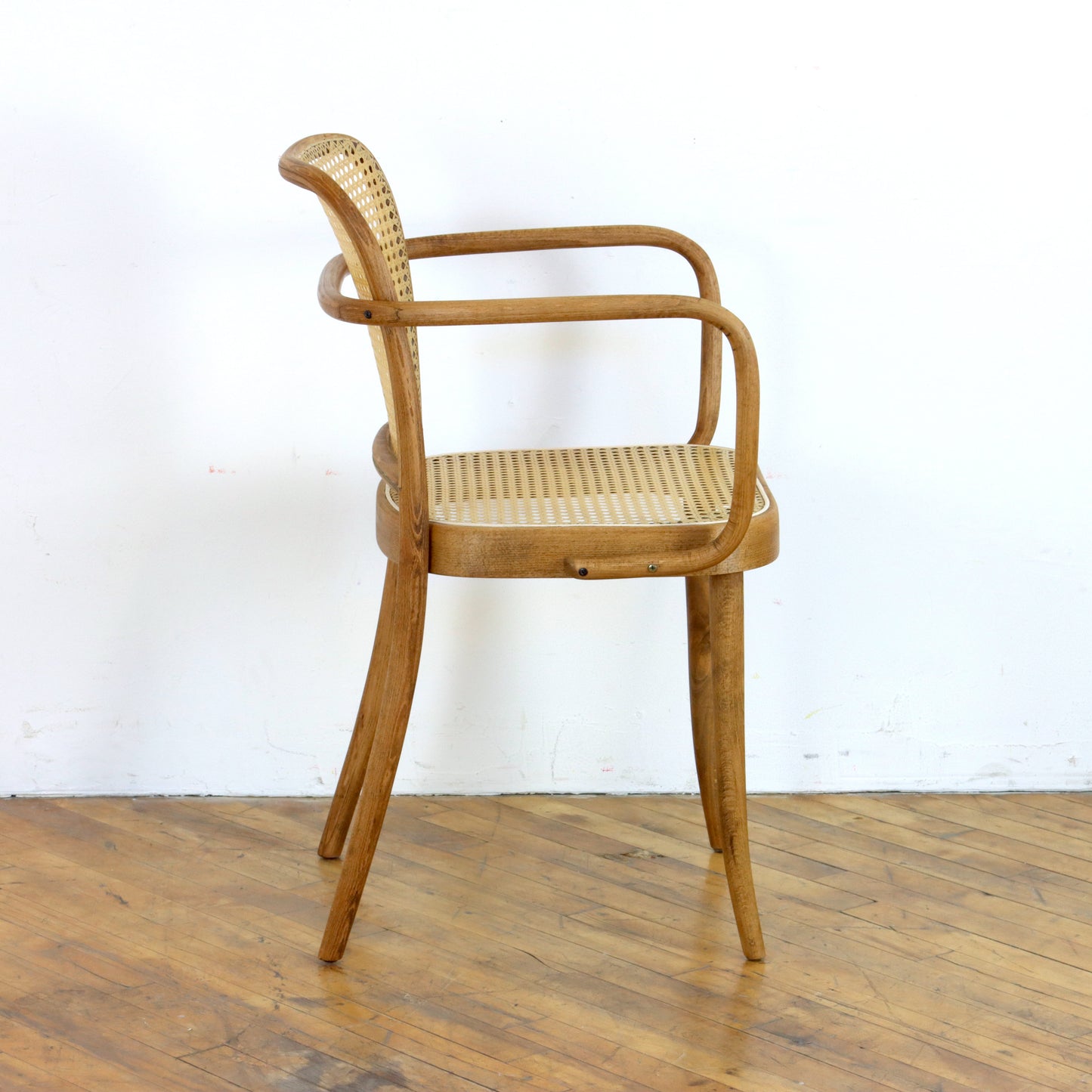 Vintage 811 Prague Chair