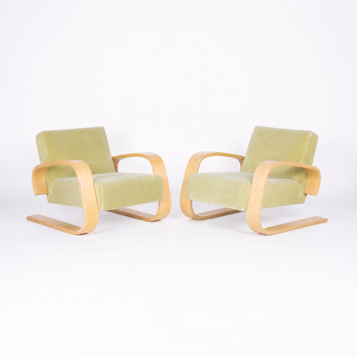 Customizable Alvar Aalto 400 Lounge Chair