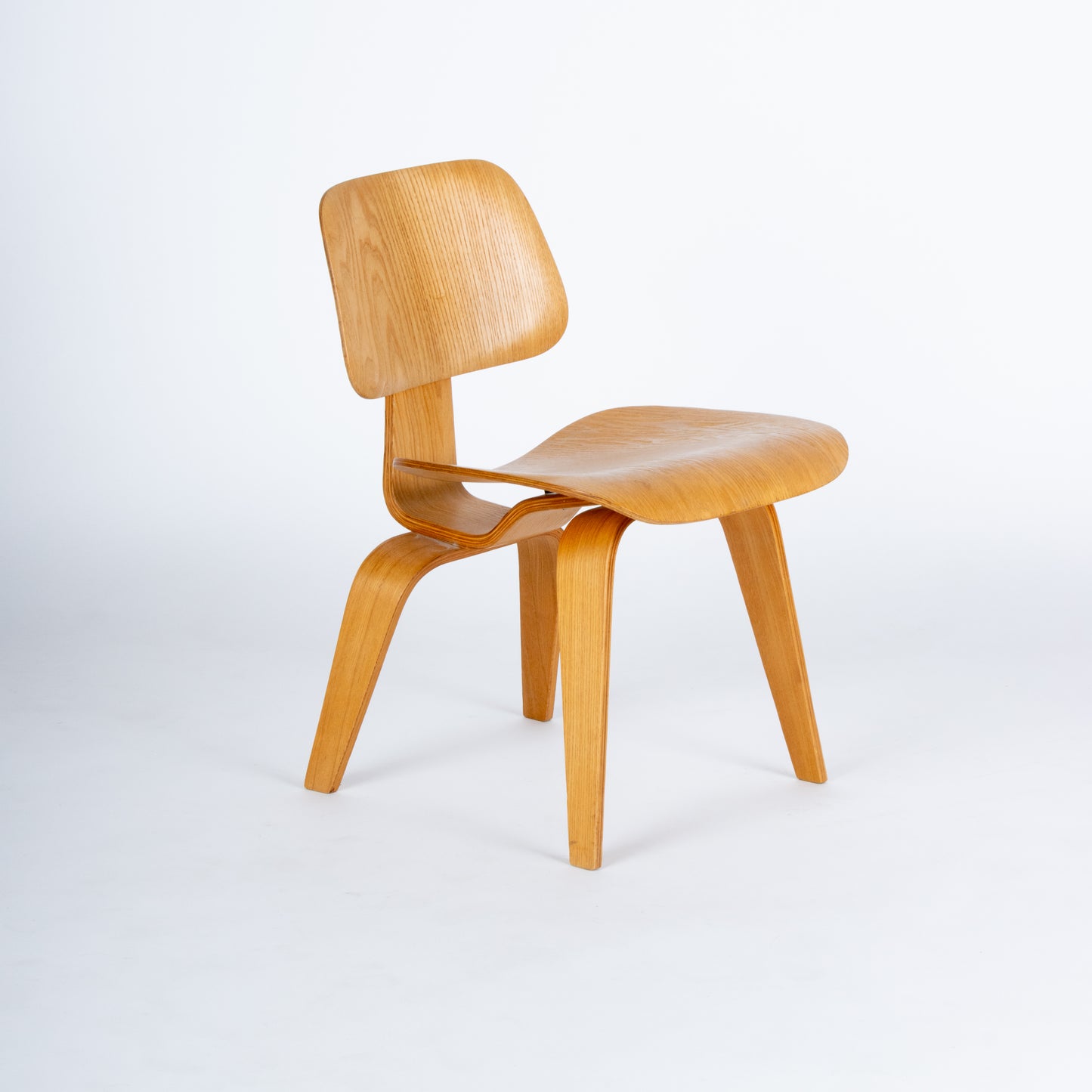 Mid 1940s Pre Production Eames DCW