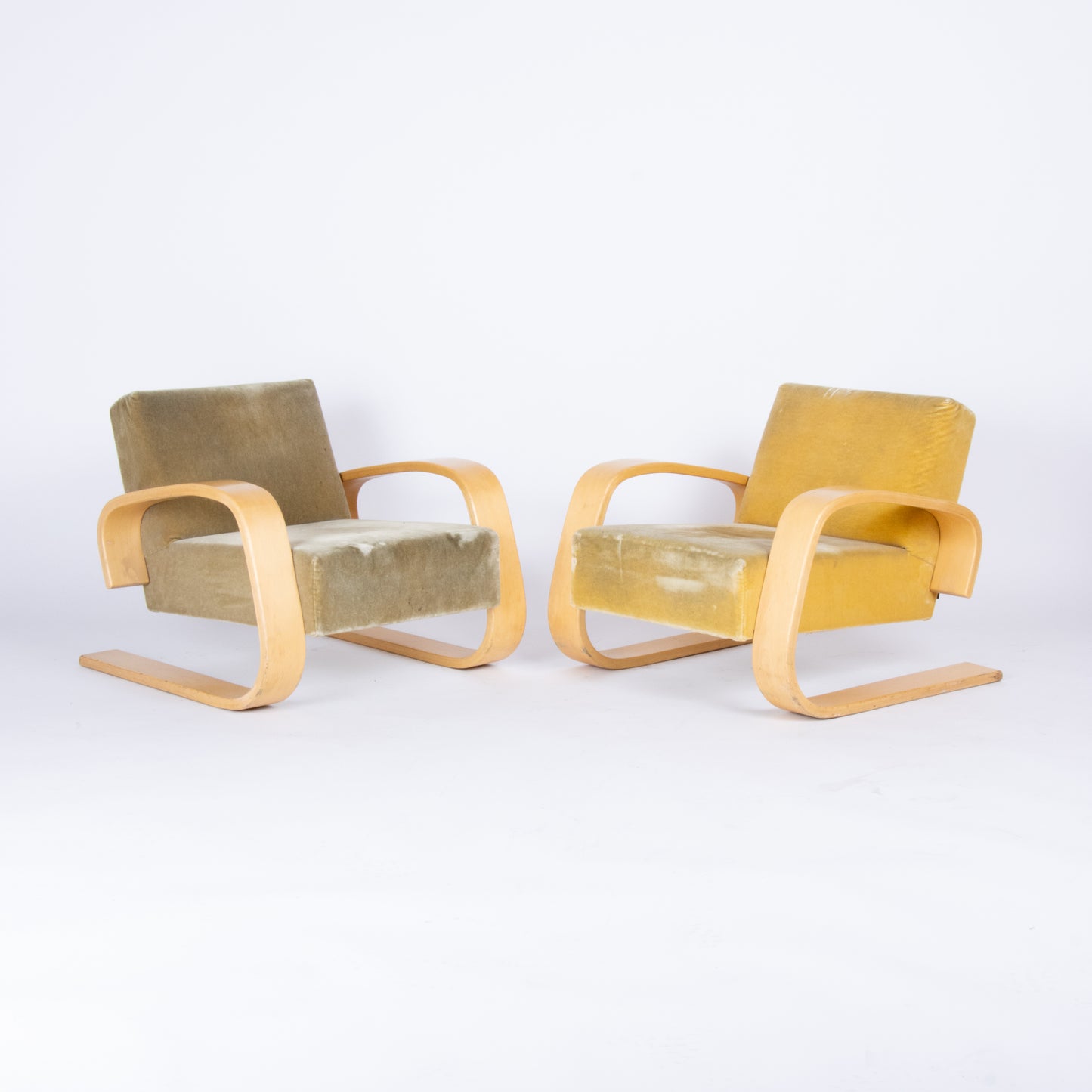 Customizable Alvar Aalto 400 Lounge Chair