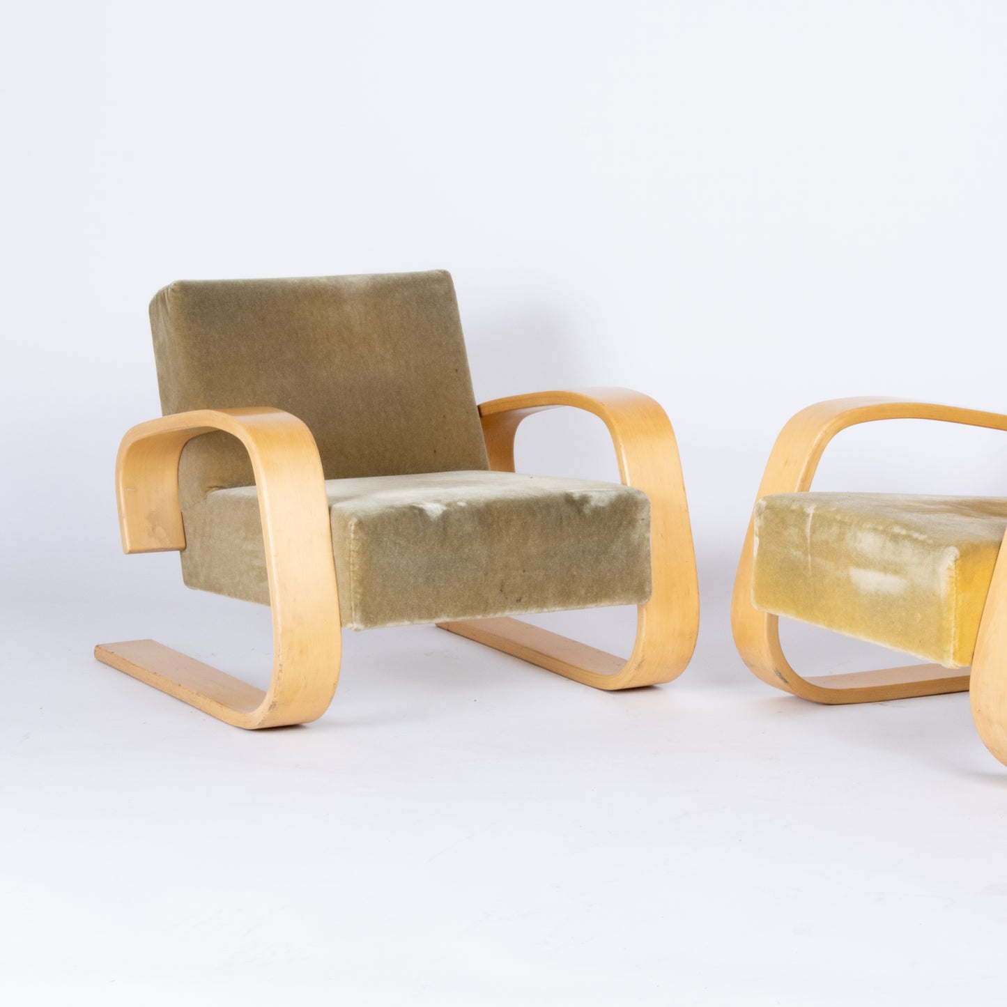 Customizable Alvar Aalto 400 Lounge Chair