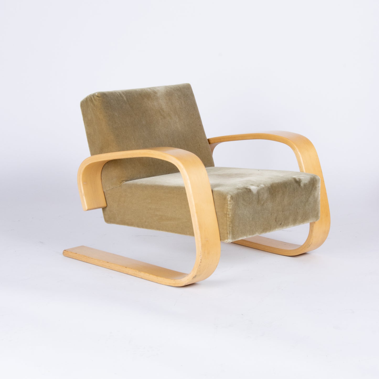 Customizable Alvar Aalto 400 Lounge Chair