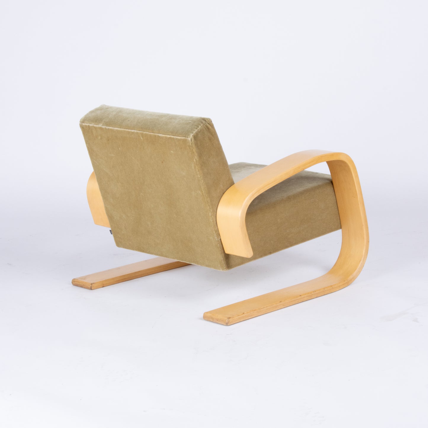 Customizable Alvar Aalto 400 Lounge Chair