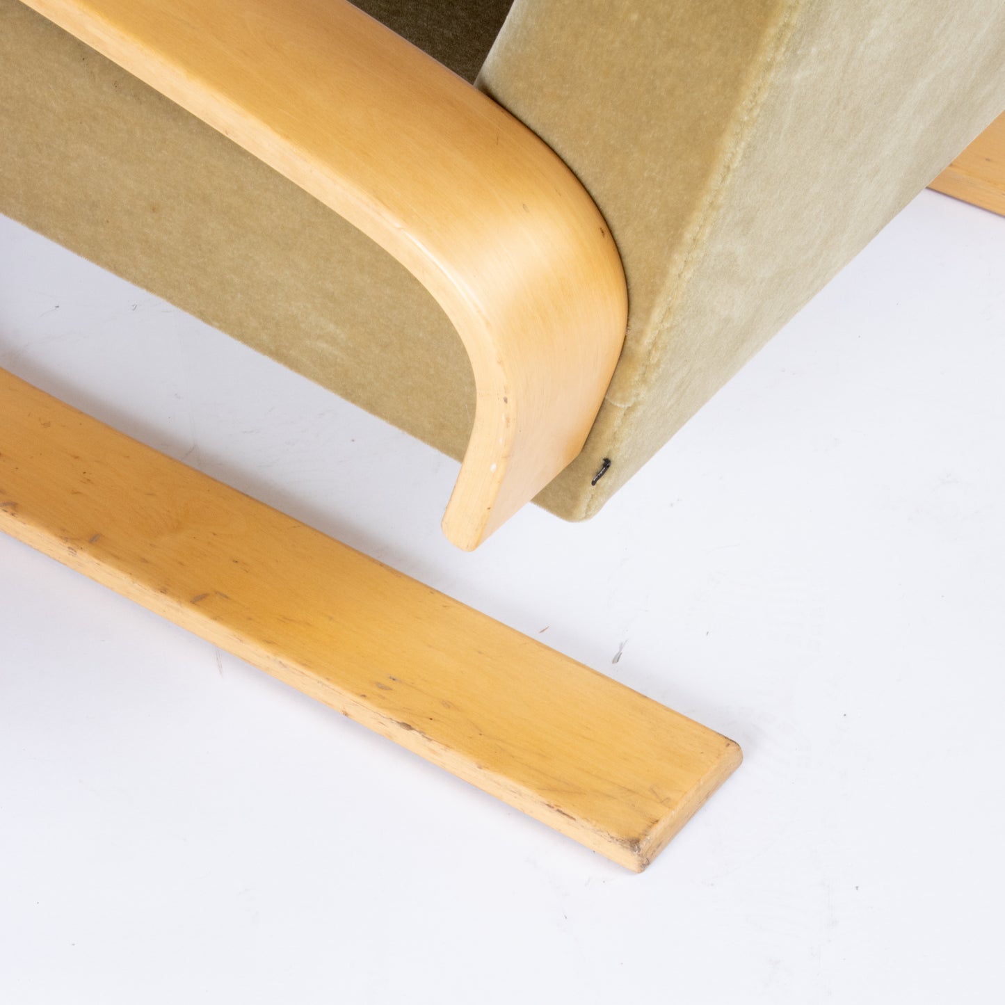 Customizable Alvar Aalto 400 Lounge Chair
