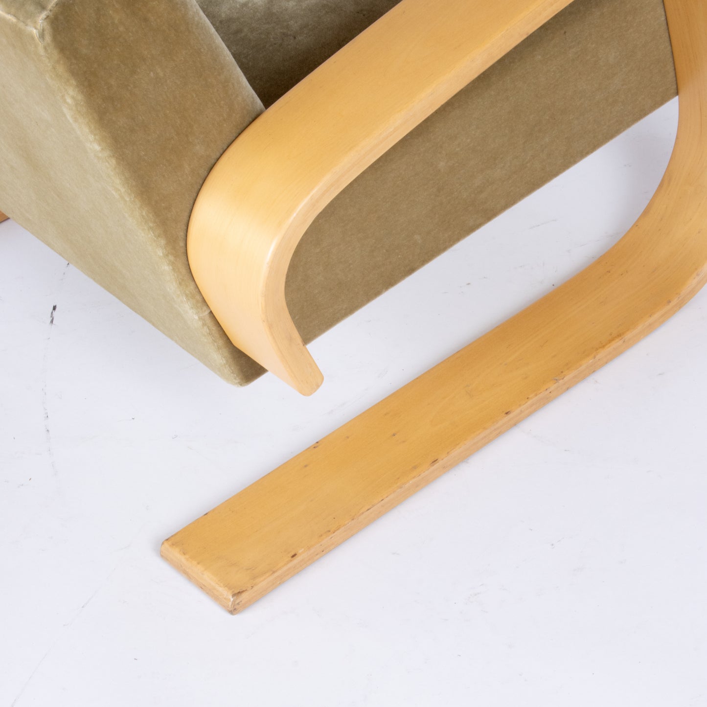 Customizable Alvar Aalto 400 Lounge Chair