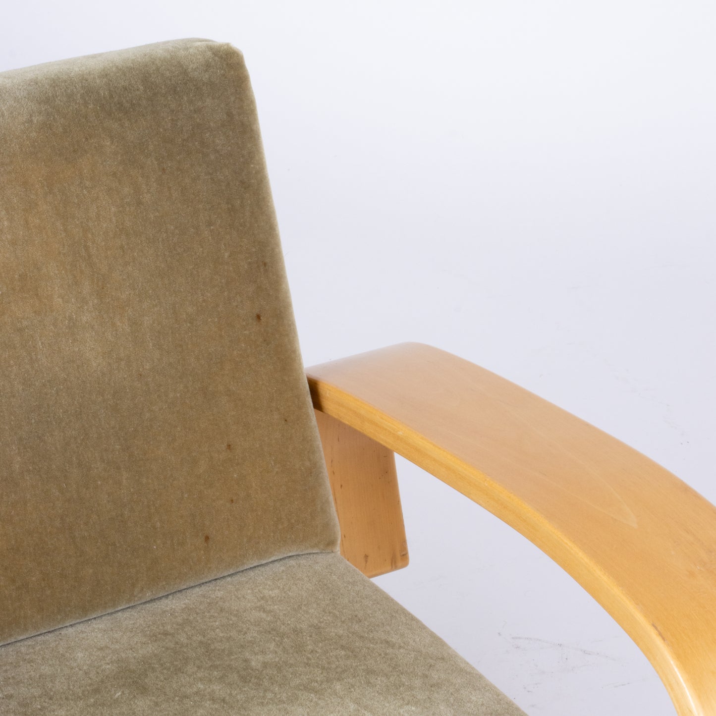 Customizable Alvar Aalto 400 Lounge Chair