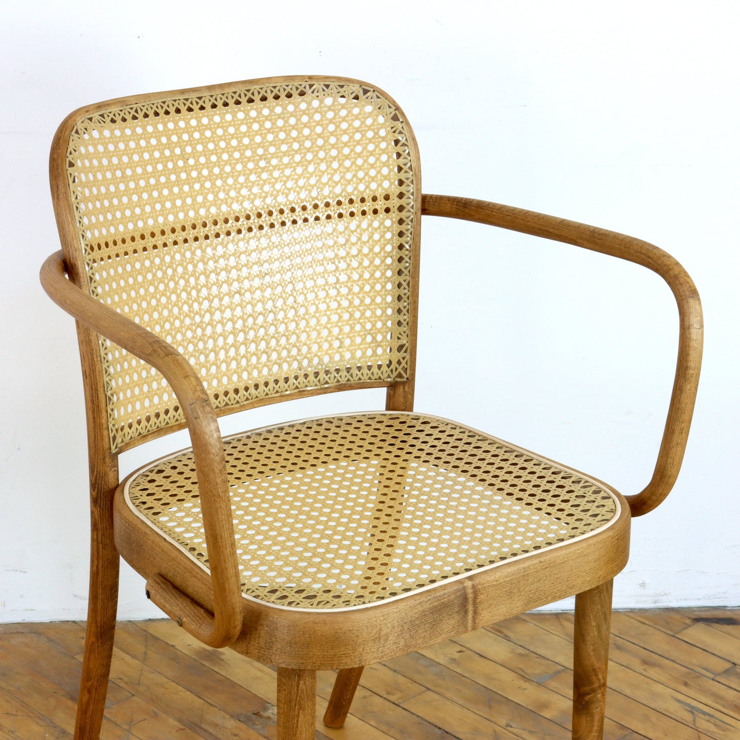 Vintage 811 Prague Chair