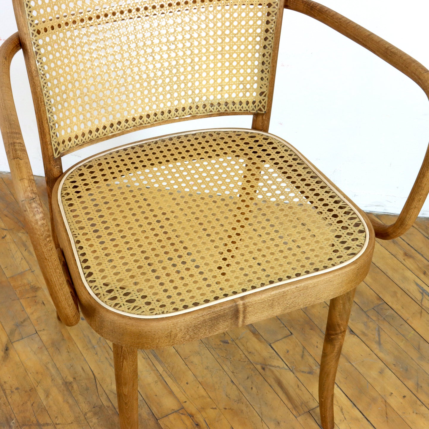 Vintage 811 Prague Chair
