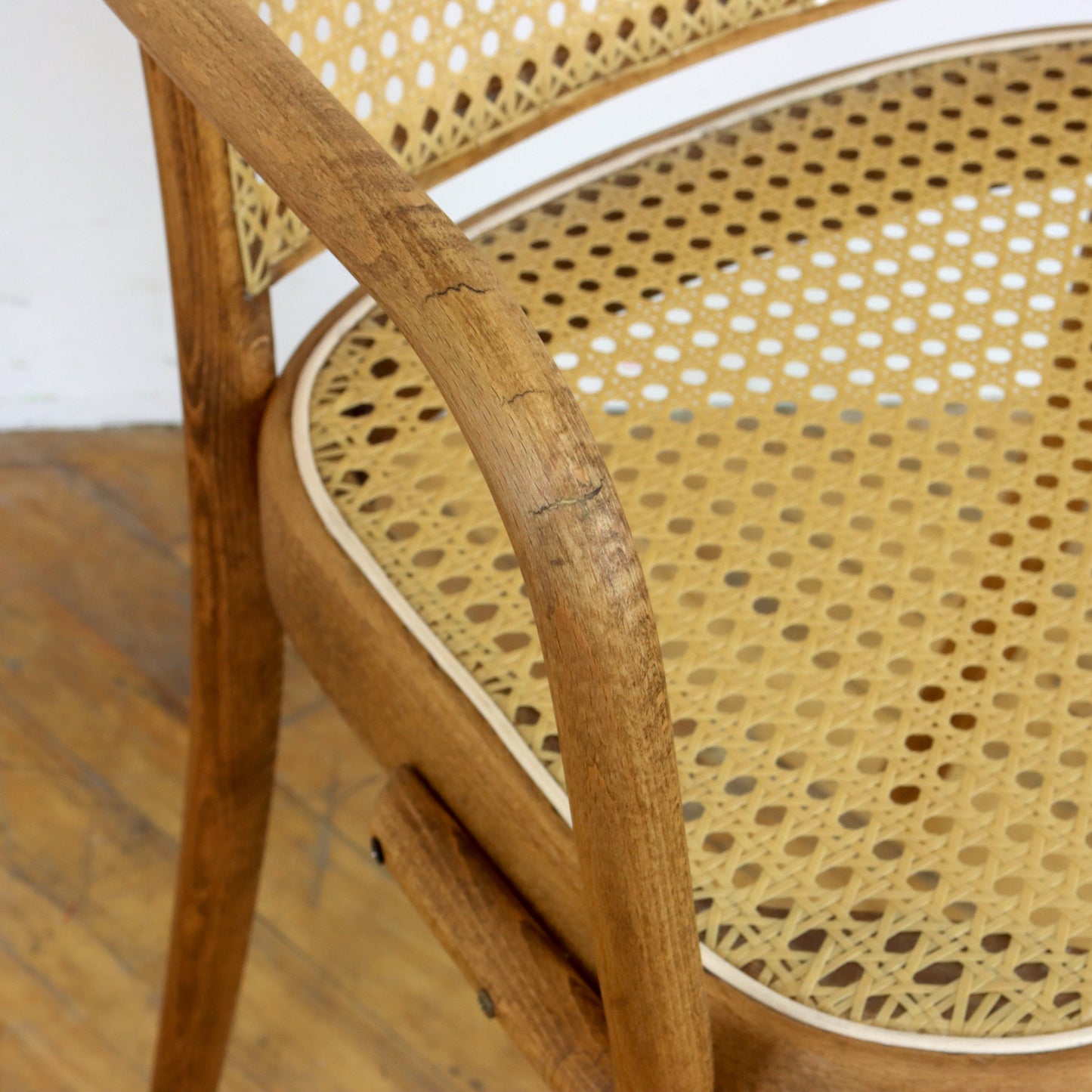 Vintage 811 Prague Chair