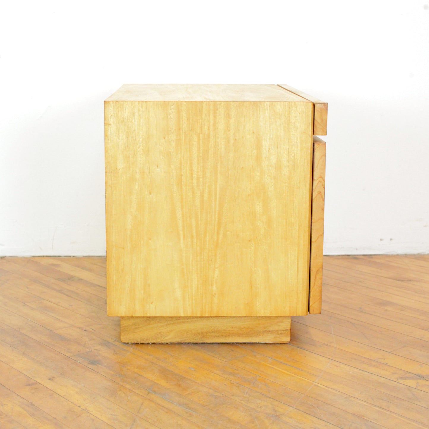 Pair of 1970s Lane Burl Nightstands