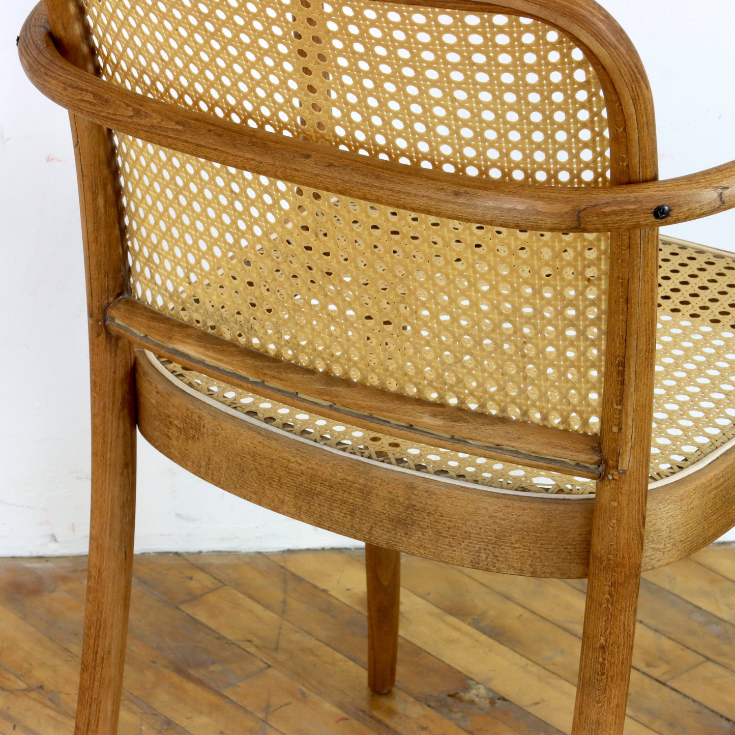 Vintage 811 Prague Chair